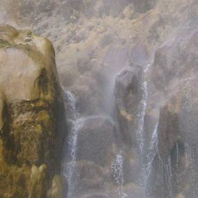 Na vodopadu Skakavac planinari i strani turisti