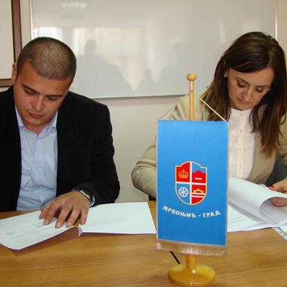 Mrkonjić Grad: Potpisan ugovor o sufinansiranju zapošljavanja pripravnika