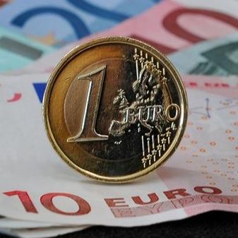 Euro pod pritiskom niske inflacije i slabosti gospodarstva eurozone