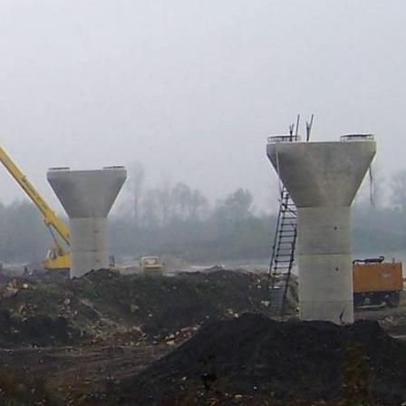 Pri kraju izgradnja desne strane mosta preko rijeke Bosne