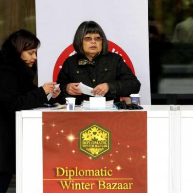 Supruge ambasadora prodavale karte za Diplomatski zimski bazar