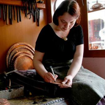 Nermina dokazuje da se kazandžijskim poslom mogu baviti i žene