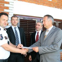 Sector Security nagrađuje zaštitara koji je spriječio pljačku banke: Mladenu Gluvajiću 12 plata za hrabrost