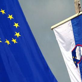 Slovenskih 10 godina u EU: Od euforije do nesigurnosti   