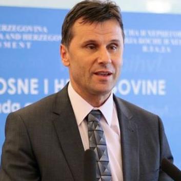 Premijer Novalić odgovorio na kampanju 'Fadile, oprosti'