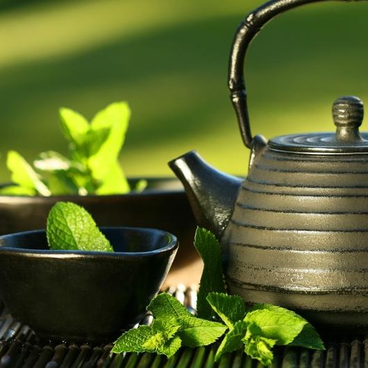 Zašto biste trebali piti zeleni čaj na poslu