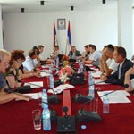 Banja Luka: Održan okrugli stol 'Popravke ili prepravka? – analiza opcija razvoja lokalne samouprave u RS i FBiH'
