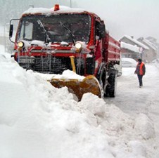 Snijeg otjerao izvođače sa gradilišta: Privatnici ustupili mehanizaciju civilnoj zaštiti