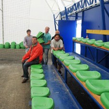 'Bekto Precisa' pomaže uređenje Sportskog centra u Novom Goraždu: Darivali plastične stolice za tribine