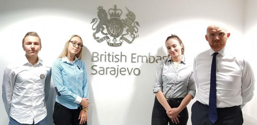 Srednjoškolci stekli 'prvo radno iskustvo' u Britanskoj ambasadi