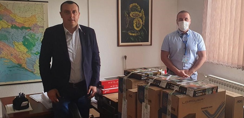 Misija OSCE u BiH donirala informatičku opremu za škole