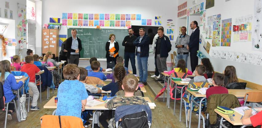 Delegacija KS najavila konkretnu pomoć za učenike i nastavnike Konjević Polja