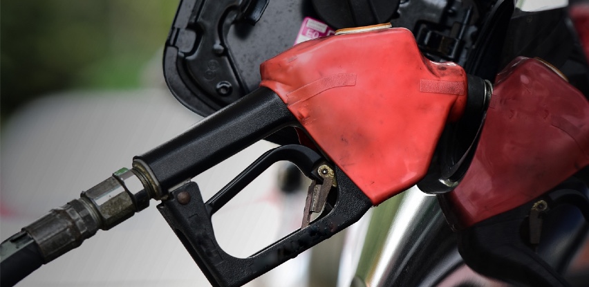 Vozite pametno i uštedite 0,10 KM po litru goriva za plaćanje UniCredit Mastercard karticama