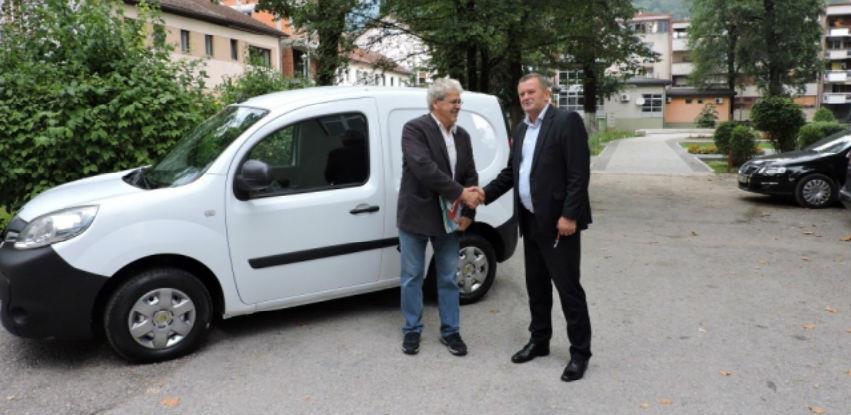 Humanista Ramiz Kadrić uručio dostavno vozilo Općini Jablanica