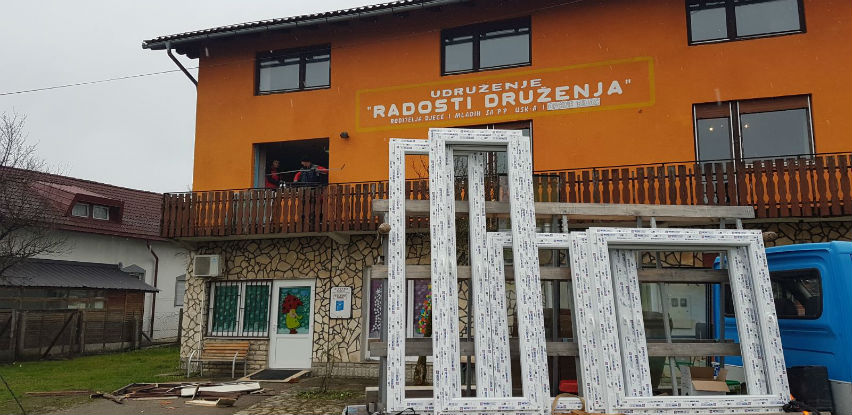 Nova stolarija u radionicama udruženja Radost druženja u Bihaću (Foto)
