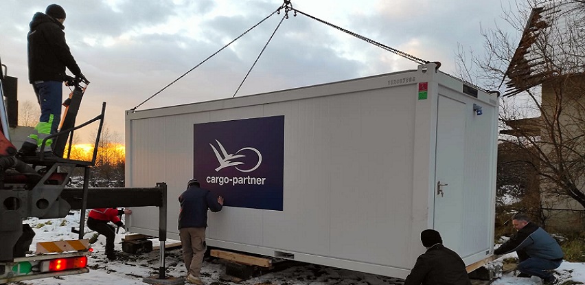 Kompanija cargo-partner donira mobilne kućice za žrtve zemljotresa u Hrvatskoj