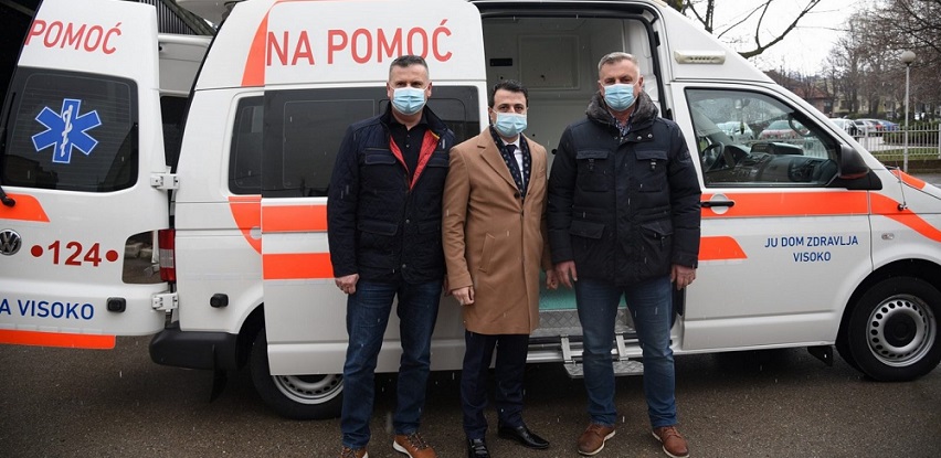 Privrednik Esad Semić Domu zdravlja Visoko uručio vozilo hitne pomoći (Foto)