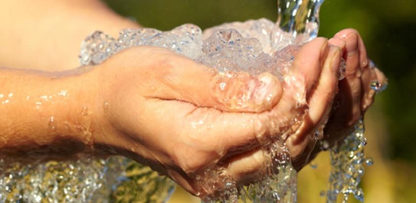 Mjehurići kao pravi izbor – dobrobiti gazirane prirodne mineralne vode