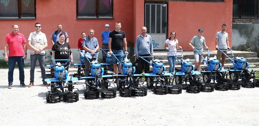 Organizacija World Vision i Općina Breza osigurali sredstva za nabavku deset motokopačica (Foto)