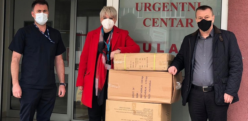 Kompanija Amko Komerc donirala 50 posteljina za Covid odjel Opće bolnice