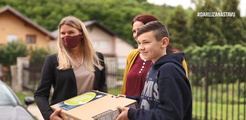 Darovano više od 600 uređaja učenicima širom BiH