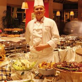 Restoran Hotela Termag nudi veliki izbor jela domaće i međunarodne kuhinje